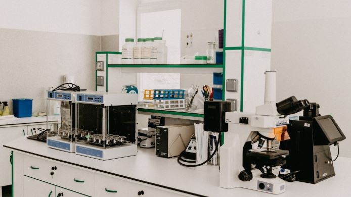 Installations et Maintenance des Équipements de Laboratoire
